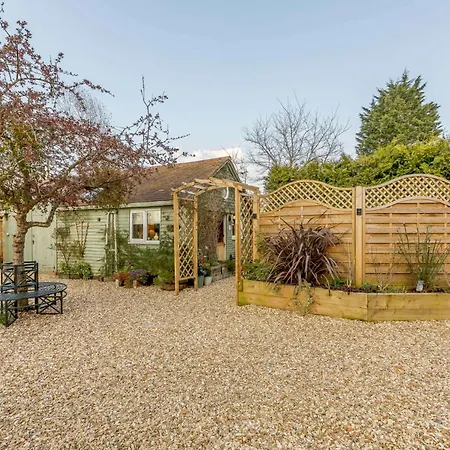1 Bed In Pershore 87365 Birlingham